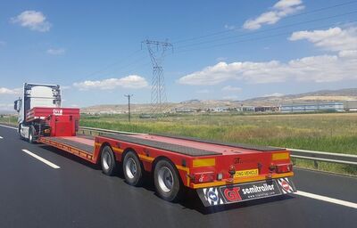GT LOWBED SEMI TRAILERS which is knows also low loader and can carry heavy loads , excavators , construction machines, transformer, generator , cranes , caravans , army tanks and different kind of big machines. Lowbed Semi Trailers can be produced between 2 axles to 8 axles and loading capacity starting from 20 Tons to 180 Tons , rear or front loading Lowbed Trailers and platform as customer demand with different kind of specification according to demand. Self steering axles, hydraulic auto remote control axles, pool type chassis, Low bed Trailers hydraulic ramp, platform type chassis can be used in different kind of Low bed trailer