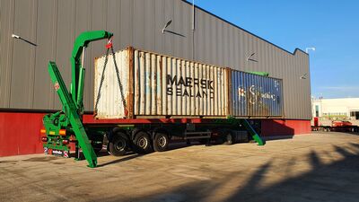 GT CONTAINER SIDELIFTER SEMI TRAILER
The side loader is a kind of construction machine that allows to move the load sideways. It facilitates the transportation of products such as steel beams or long wooden planks. Sidelifter is a semi-trailer used to transport and lift containers over long distances. Side loaders produced by Gt semitrailer consist of quality materials. With its large volume and durability, you can go up in your business with professional transportation with GT's sidelifter side loader semi-trailers.

